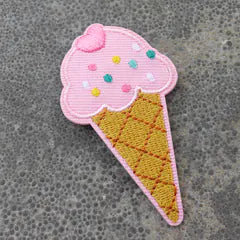 Het geborduurde embleem IJsje met Sprinkles