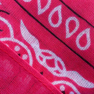 Stof van de bandana in de kleur Fuchsiaroze, van dichtbij