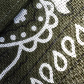 Stof van de bandana in de kleur Olijfgroen, van dichtbij